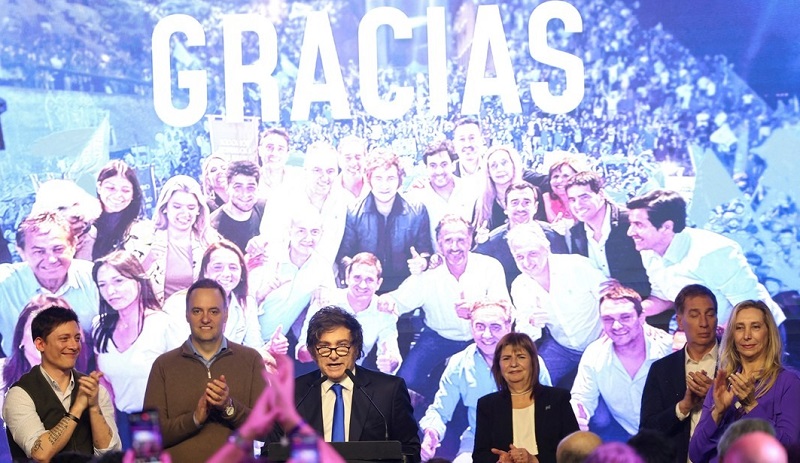 Triunfo de Milei: ganó con el 40% en casi todo el país