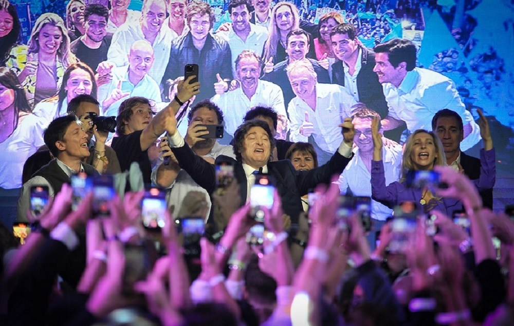 Triunfo de Milei: ganó con el 40% en casi todo el país