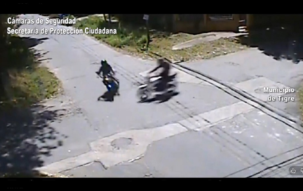 Violento choque entre dos motos en El Talar