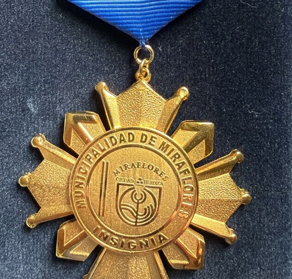 El Intendente Mario Ishii distinguido en Miraflores, Peru con la Llave de la Ciudad