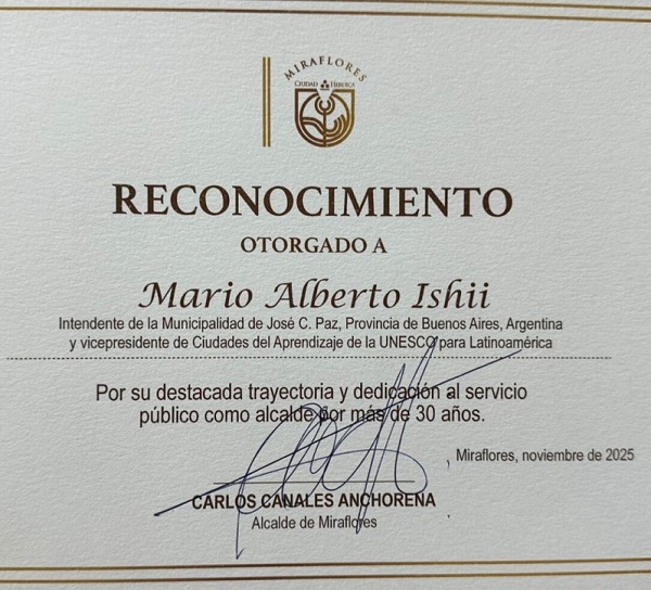 El Intendente Mario Ishii distinguido en Miraflores, Peru con la Llave de la Ciudad