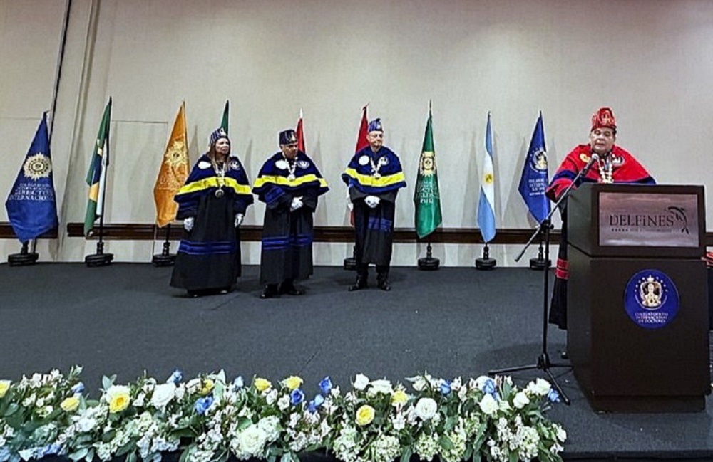 El Intendente Mario Ishii fue convocado a integrar oficialmente el Colegio Internacional de Doctores en Lima, Peru