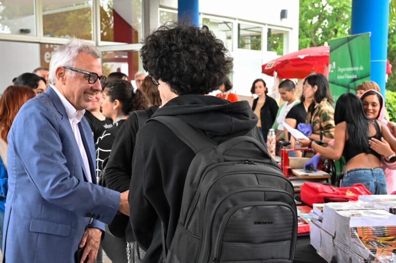 Julio Zamora encabezó la entrega de herramientas a instituciones técnicas de la ciudad