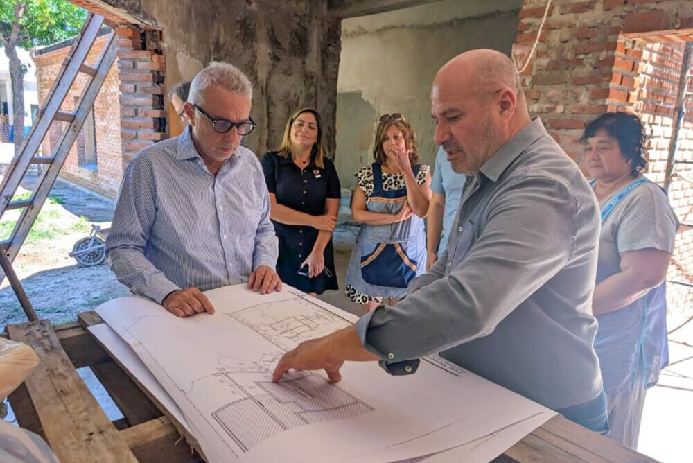 Julio Zamora supervisó los trabajos de ampliación en el Jardín de Infantes N°935 de Troncos del Talar