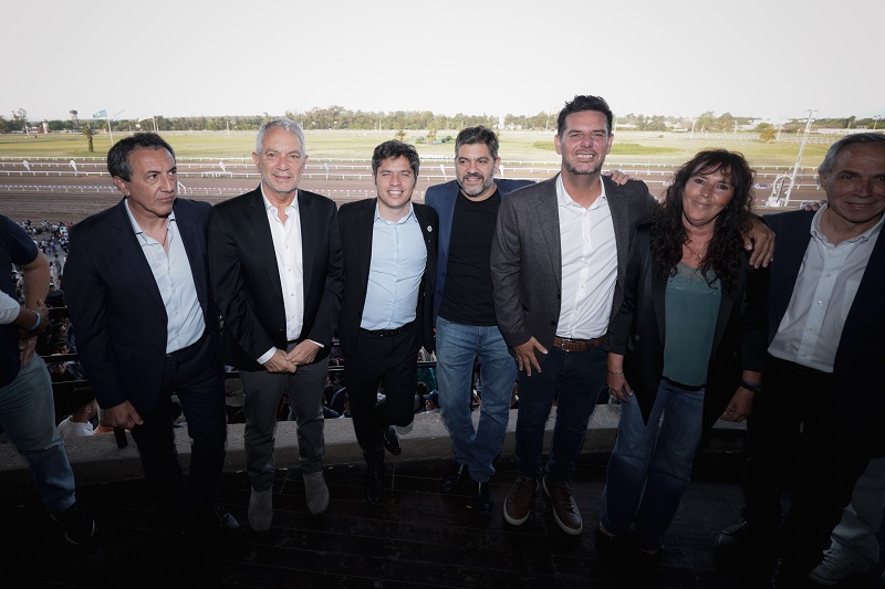 Kicillof asistió al Gran Premio Internacional Dardo Rocha en el Hipódromo de La Plata