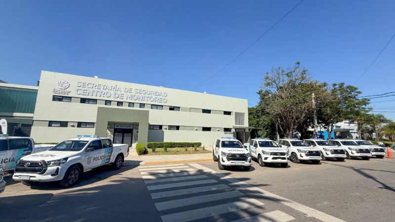 Kicillof recorrio el Centro de Monitoreo junto al intendente Sujarchuk y entregó nuevos patrulleros