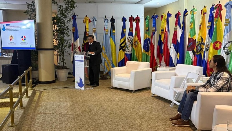 Mario Ishii diserto sobre sobre educación transformadora en la Cumbre Regional de Unesco