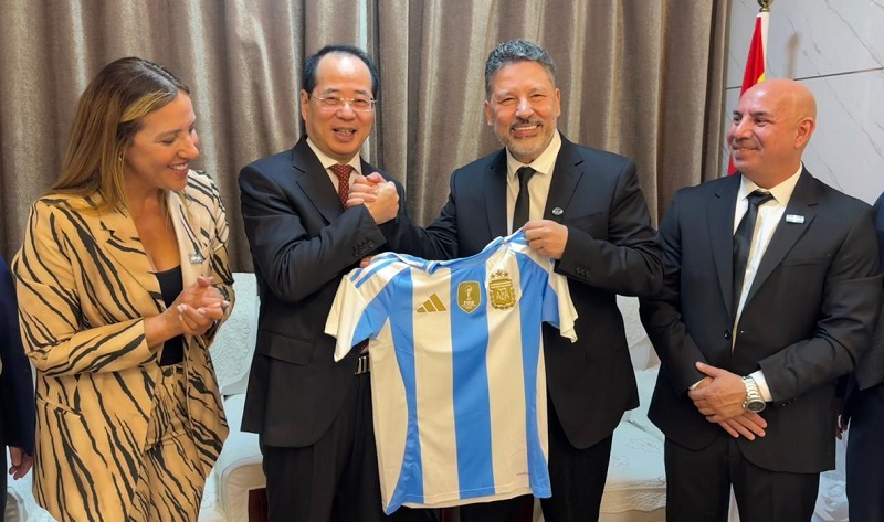 Merlo firma acuerdo comercial con la provincia de Fujian en Fuzhou