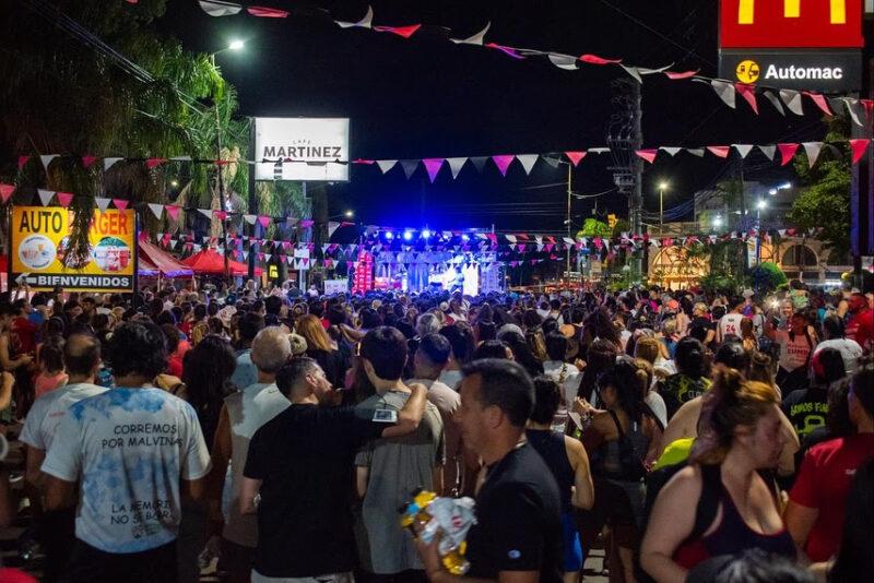 Morón vibró con las clases de zumba y la prueba atlética nocturna