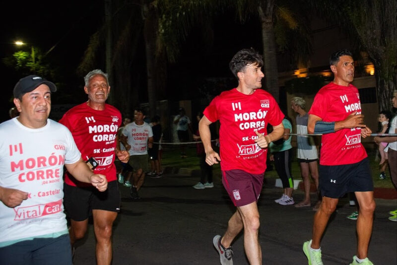 Morón vibró con las clases de zumba y la prueba atlética nocturna