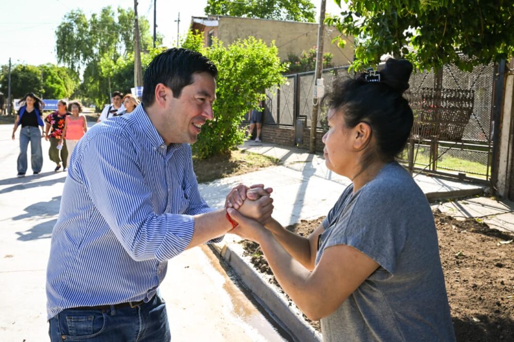 Nardini inauguró una importante obra de pavimentación en Grand Bourg