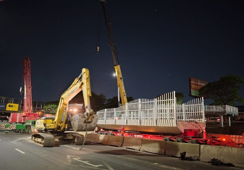 La Ciudad colocó la primera viga que formara la estructura del nuevo puente peatonal Piedra Buena