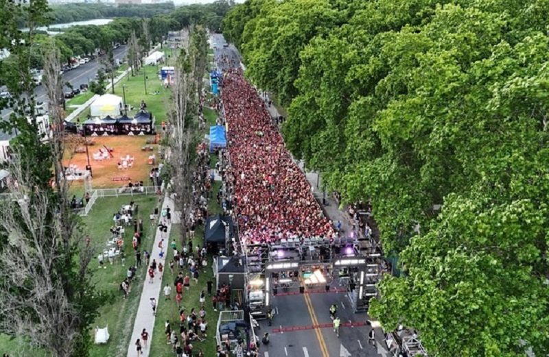 Con más de 4 mil participantes, se corrió la Adidas Night Run en Puerto Madero