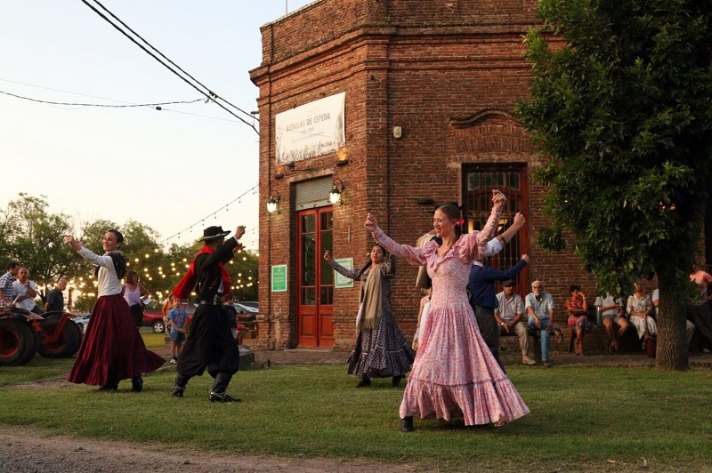 Finde largo 5 destinos en la provincia con naturaleza, termas y playas