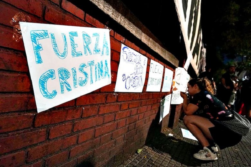 Internaron a CFK en el Sanatorio Otamendi y fue operada de apendicitis