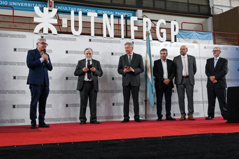 Julio Zamora acompañó la asunción de las nuevas autoridades de la Universidad Tecnológica Nacional