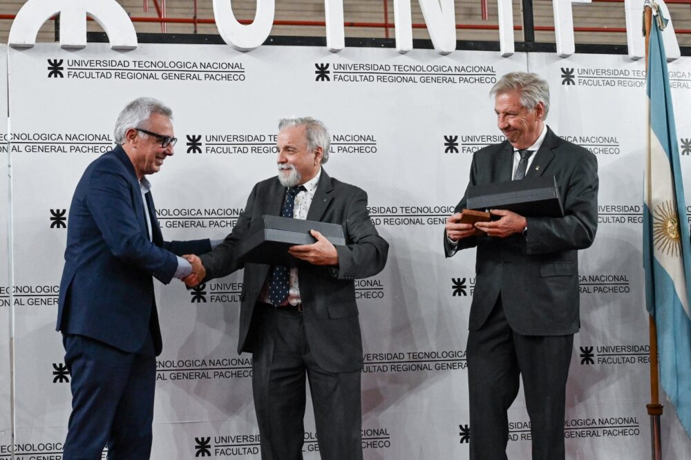 Julio Zamora acompañó la asunción de las nuevas autoridades de la Universidad Tecnológica Nacional