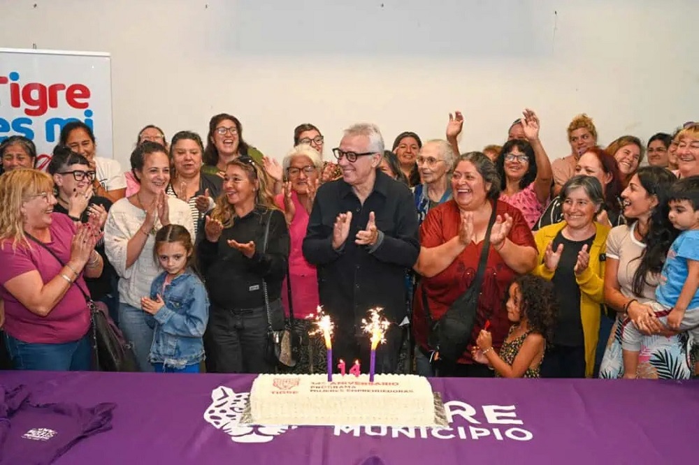 Julio Zamora se reunió con integrantes del Programa Mujeres Emprendedoras