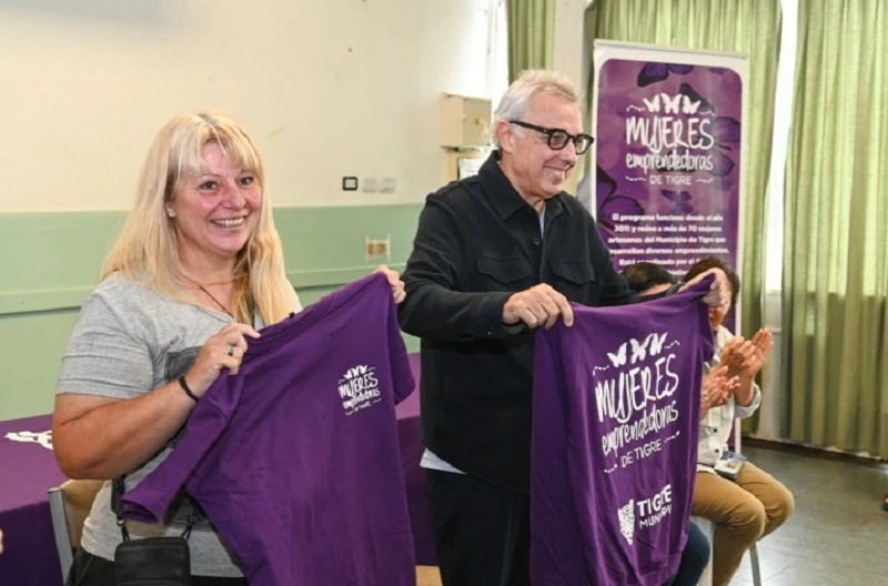 Julio Zamora se reunió con integrantes del Programa Mujeres Emprendedoras