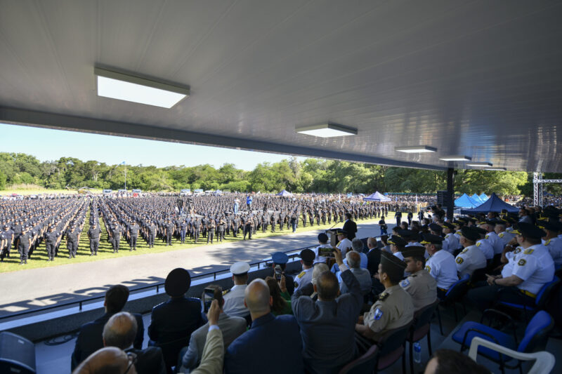 Kicillof encabezó el acto de egreso de 2.265 oficiales de la Policía provincial