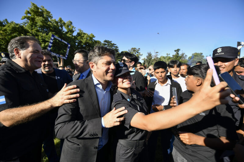 Kicillof encabezó el acto de egreso de 2.265 oficiales de la Policía provincial