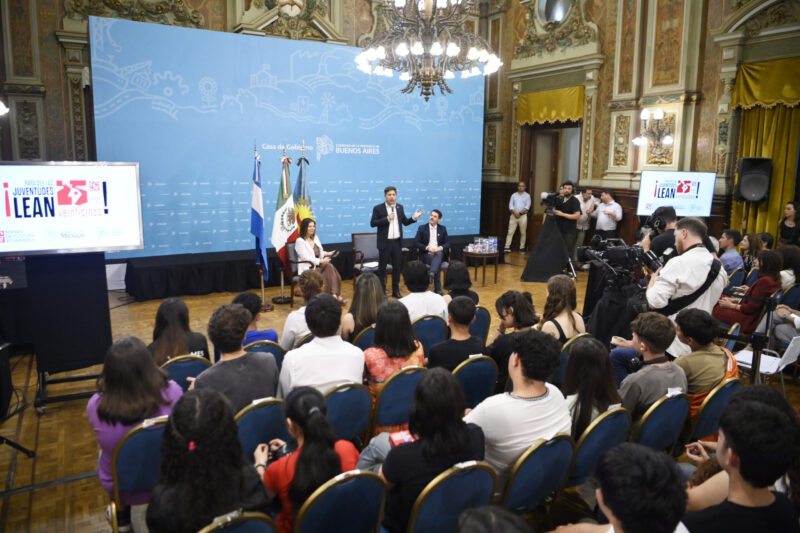 Kicillof participó del lanzamiento internacional que realizó Claudia Sheinbaum del programa de lectura “25 para el 25”