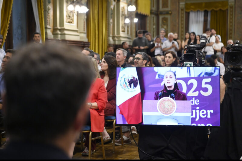 Kicillof participó del lanzamiento internacional que realizó Claudia Sheinbaum del programa de lectura “25 para el 25”