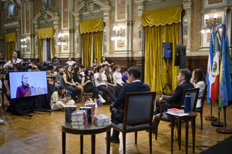 Kicillof participó del lanzamiento internacional que realizó Claudia Sheinbaum del programa de lectura “25 para el 25”