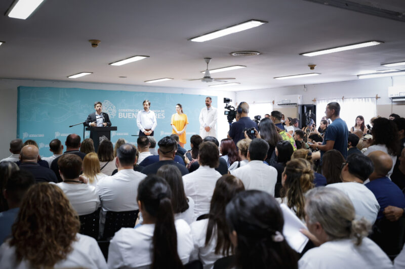 Kicillof recorrió las obras de ampliación en el Hospital “Mariano y Luciano de la Vega”