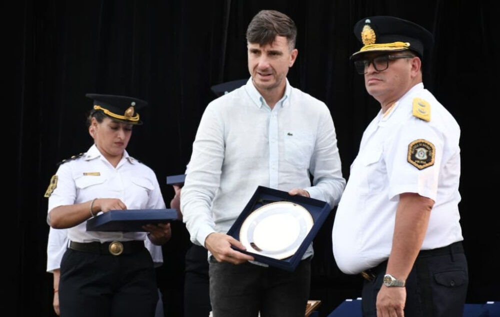 Lucas Ghi distinguió a miembros de las fuerzas que se desempeñan en Morón