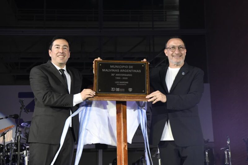 Malvinas Argentinas celebró su 30° aniversario con un emotivo acto encabezado por el intendente Leo Nardini