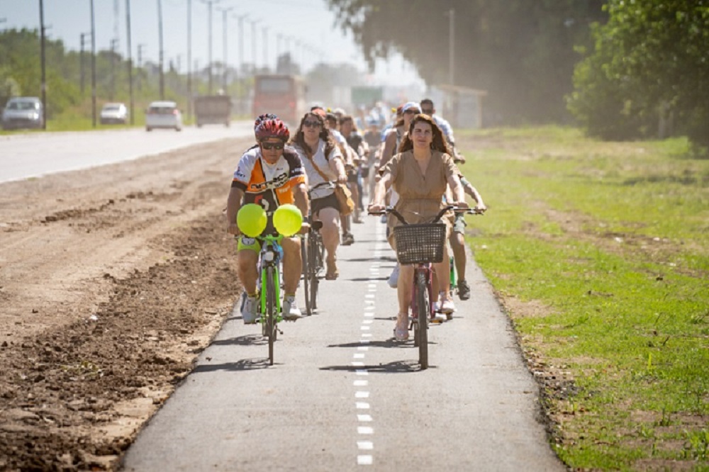 Mariel Fernández inauguró un microestadio y una pileta con olas en el Polideportivo “Diego Armando Maradona” de Cuartel V