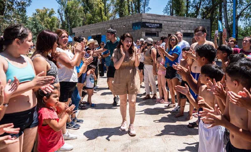 Mariel Fernández inauguró un microestadio y una pileta con olas en el Polideportivo “Diego Armando Maradona” de Cuartel V