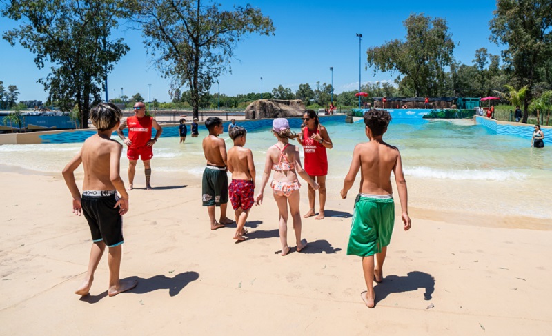 Mariel Fernández inauguró un microestadio y una pileta con olas en el Polideportivo “Diego Armando Maradona” de Cuartel V