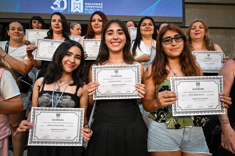 Más de 1.500 vecinas y vecinos egresaron del Centro Municipal de Estudios de Malvinas Argentinas