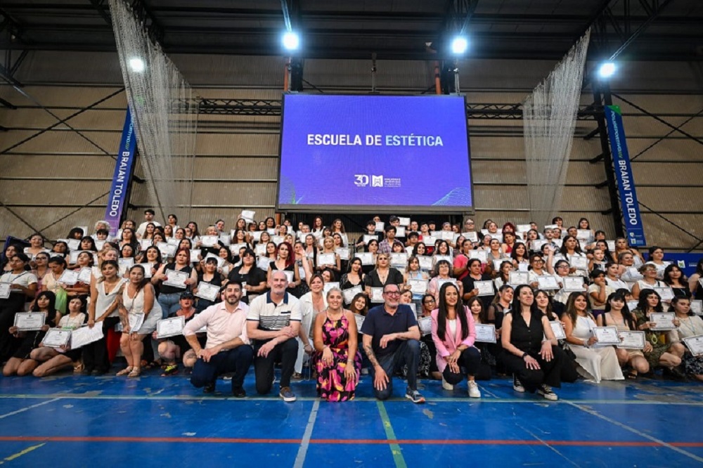 Más de 1.500 vecinas y vecinos egresaron del Centro Municipal de Estudios de Malvinas Argentinas