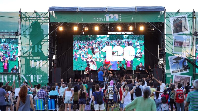 Más de 20.000 vecinos festejaron los 120 años de Vicente López con un show de luces y sin pirotecnia