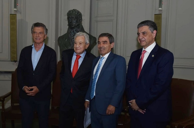 Máximo reconocimiento para el ministro Fernán Quirós