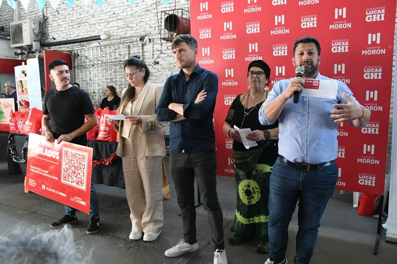 Nueva entrega de tarjetas de descuentos para jubilados y jubiladas de Morón