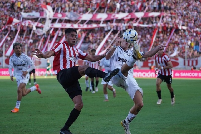Platense peleo todo el partido pero no alcanzo y Estudiantes se quedo con el triunfo