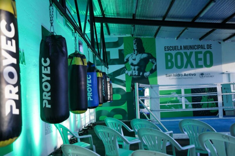 San Isidro reinauguró su Escuela de Boxeo y homenajeó a la Locomotora Oliveras
