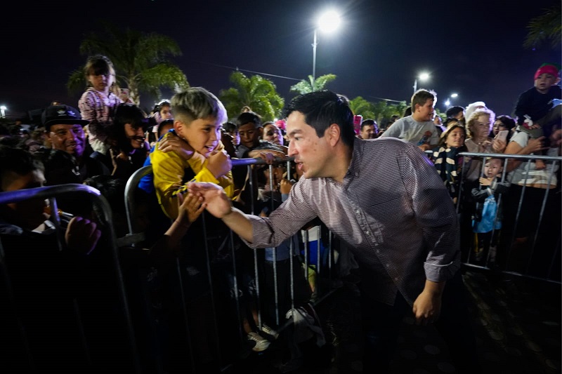 Se encendió la Navidad en Malvinas Argentinas