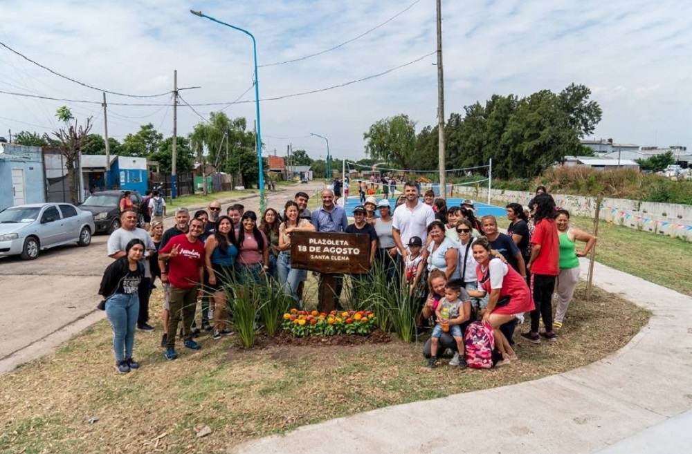 Se inauguró la Plazoleta 18 de Agosto en el barrio Santa Elena