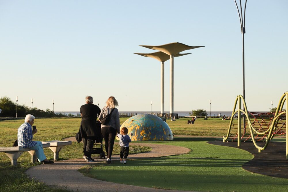 Vicente López prepara una Navidad sin pirotecnia, costa 100% peatonal y recolección diferenciado