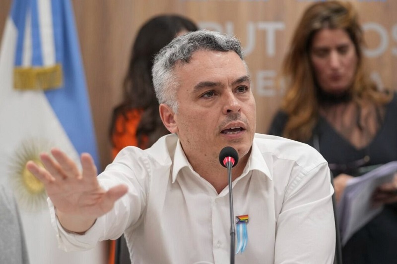 Diputados fueron a la Justicia para frenar el DNU de Inteligencia. Denuncian abuso de poder