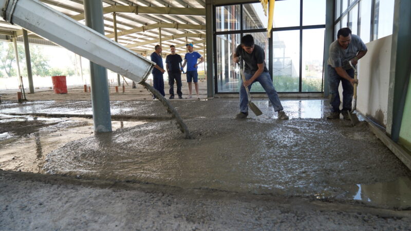 Gustavo Menéndez supervisó el avance del Hospital de Mariano Acosta