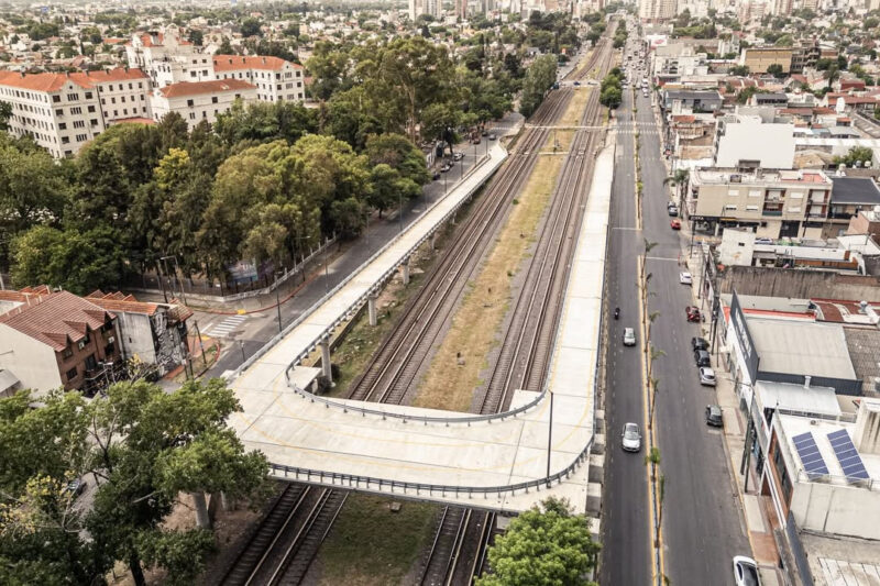 Haedo: ya funciona el nuevo puente sobre las vías del Sarmiento