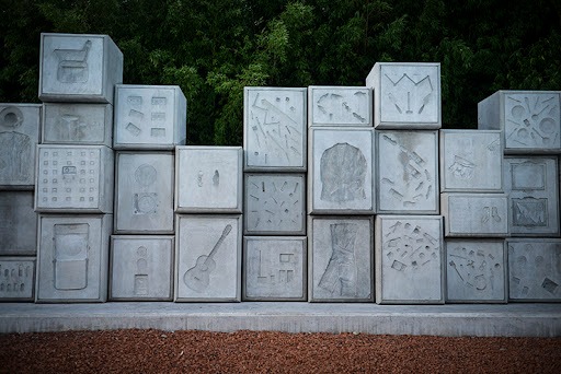 Homenaje de la Ciudad a las víctimas del Holocausto en la Plaza de la Shoá