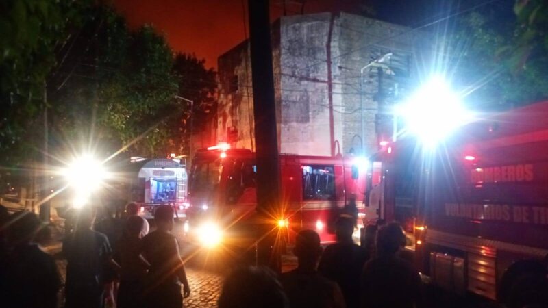Incendio con explosión en una fabrica de San Fernando