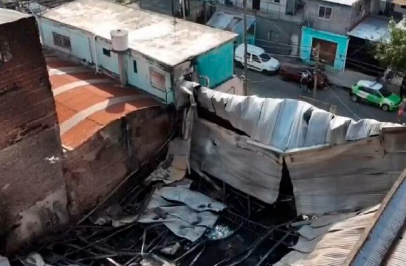 Feroz incendio consumió una fábrica de muebles en San Fernando